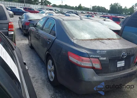 2010 Toyota Camry Le z USA, uszkodzony, nr VIN 4T1BF3EK0AU055959